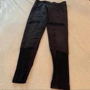 Lululemon rare design, charcoal with pockets